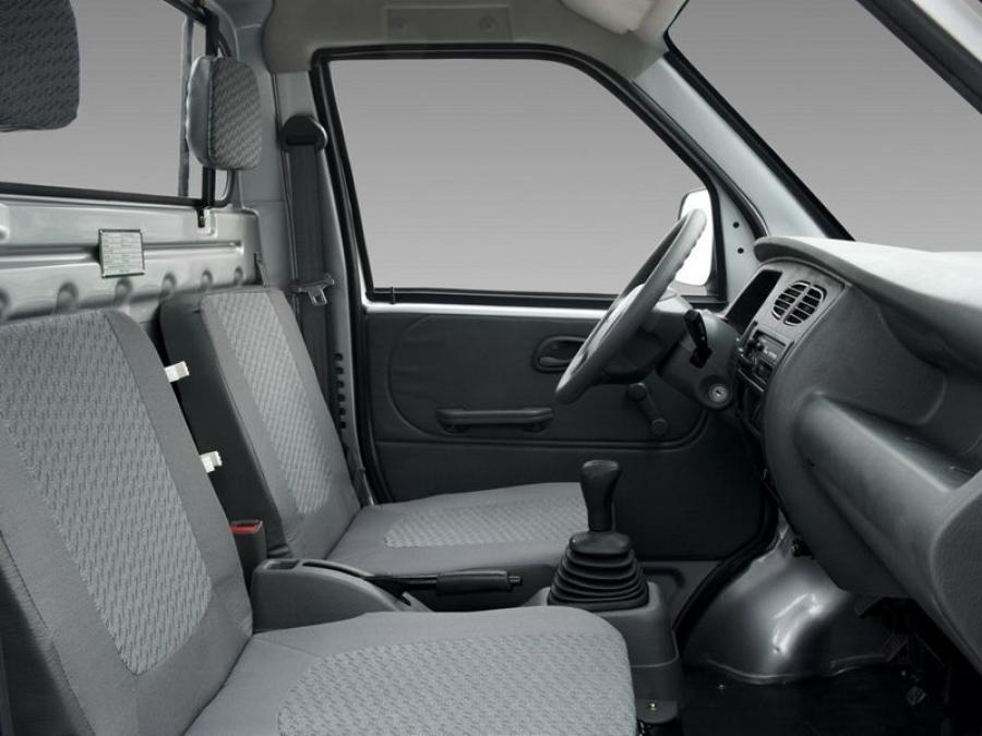 Интерьер DongFeng Mini MPV Pickup 2008 года  (фото 2 из 4)